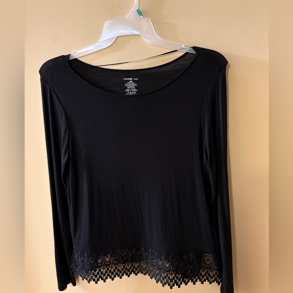 George Black long sleeve tee with bottom hem crotchet - size Medium